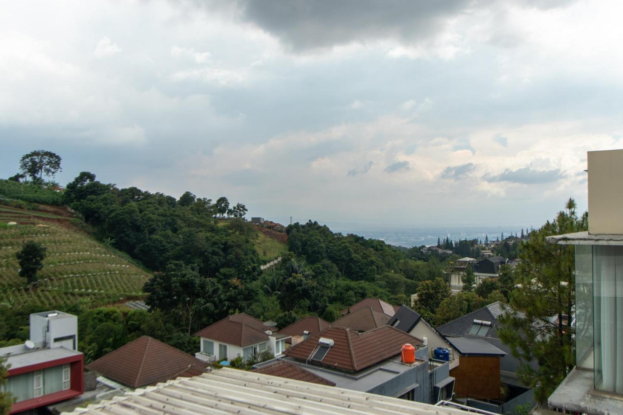 Family Only Spacious Hill View - De Reiz Zakir Syariah 5br Villa Bandung