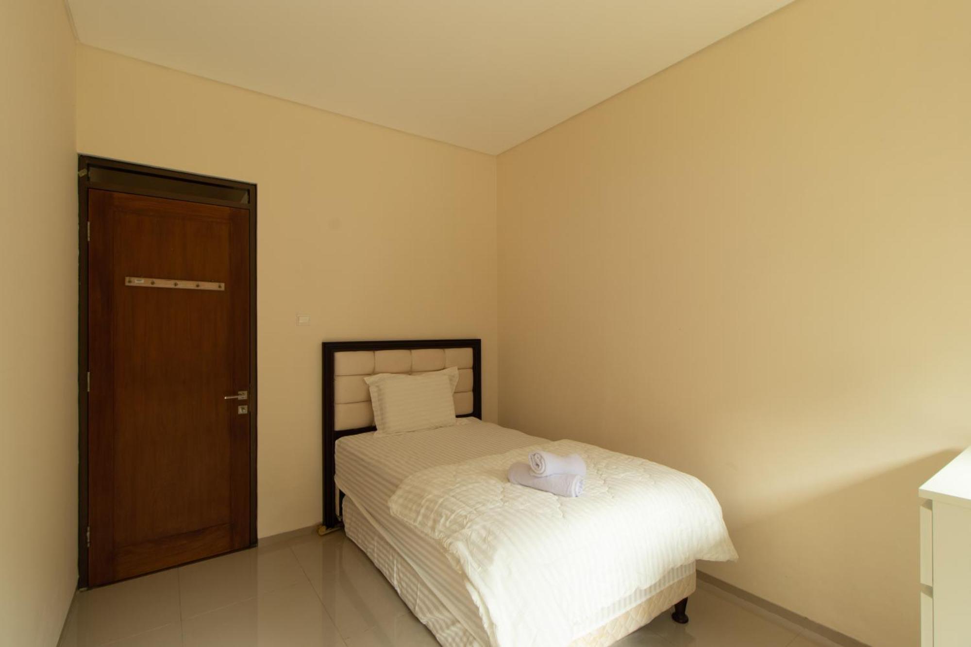 Villa Family Only Spacious Hill View - De Reiz Zakir Syariah 5br Bandung