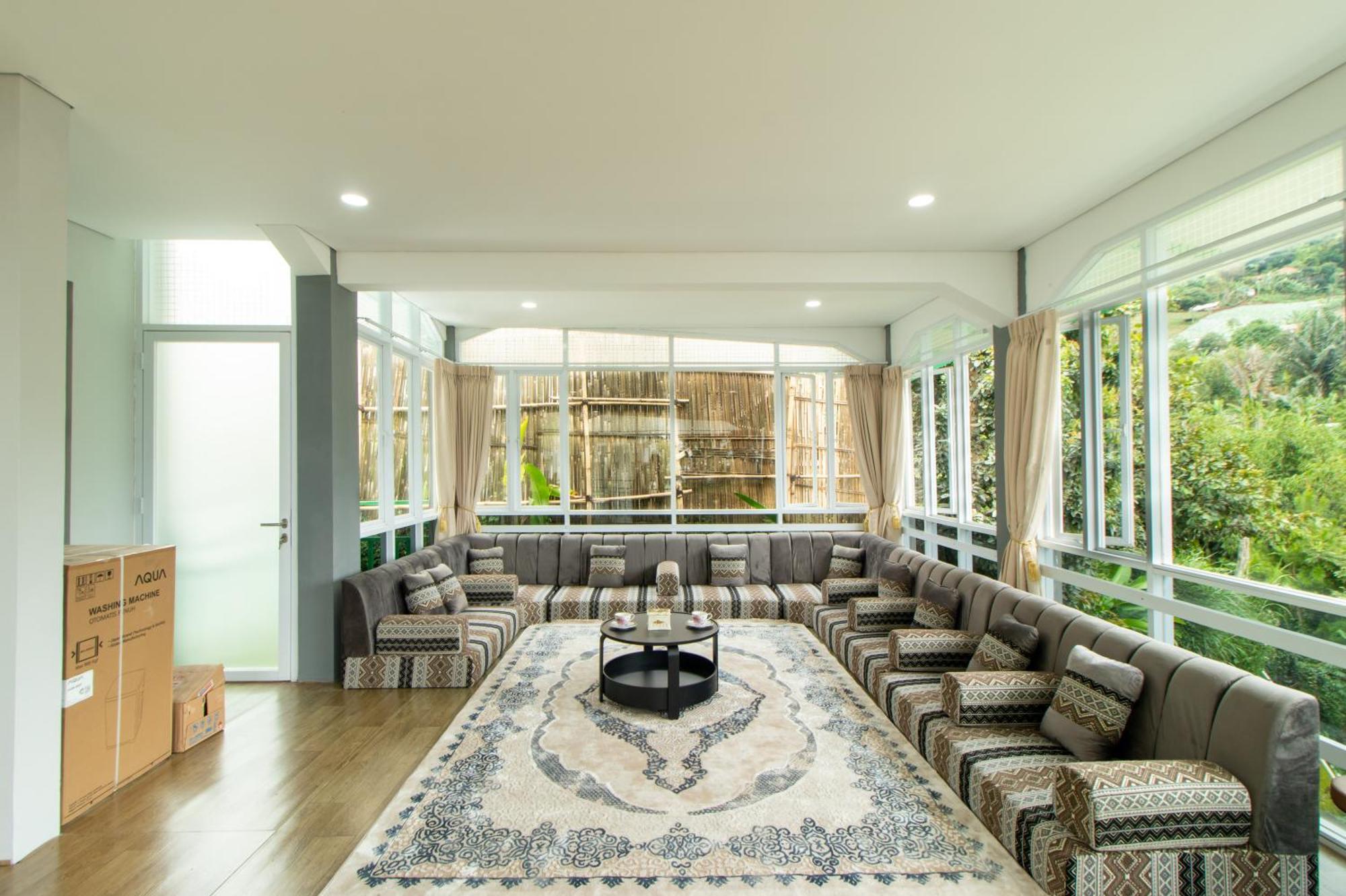 Family Only Spacious Hill View - De Reiz Zakir Syariah 5br Bandung